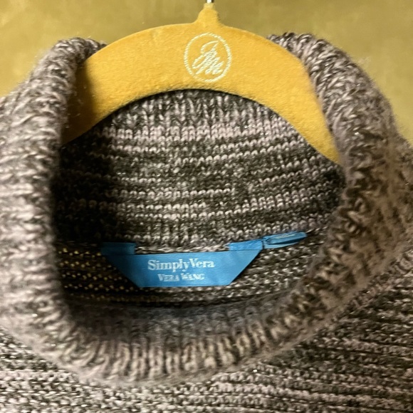 Vera Wang turtle neck sweater - Picture 4 of 4